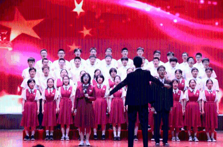 困在俱乐部的少女
